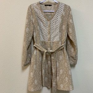 Doe and Rae adorable button dress size M